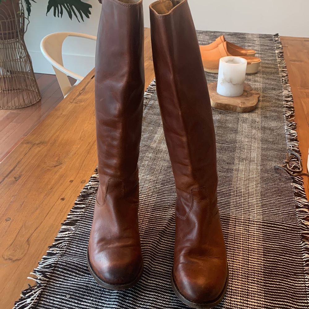 Frye Melissa Button Back zip Cognac boots size 8 - Picture 3 of 6